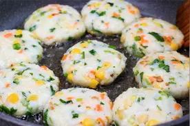 家有剩米饭不要浪费 不加面粉 像我这样做成早餐饼健康又好吃