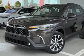 9.8万起售！油耗4升，配2.0升混动，2024款丰田卡罗拉Cross亮相