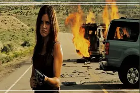 经典公路追杀电影，小情侣被杀人狂一路追杀，男友被车裂分两半视频封面