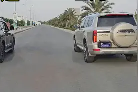 丰田陆巡和坦克500直线加速对比，起步瞬间，才知道差距有多大？