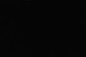 女子深夜和其他男人吃饭，直至窝了一肚子火的丈夫出现…视频封面