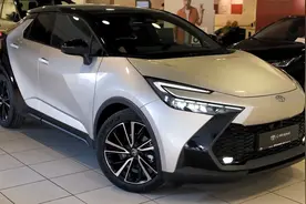 10.98万起售！油耗3.5升，配2.0升混动+四驱，2024款丰田CHR亮相视频封面