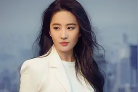 刘亦菲在新剧的吻戏多不胜数，网友夸她是个敬业的演员