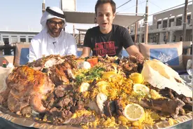 沙特富豪的饕餮盛宴烤骆驼，一只就要20万元视频封面