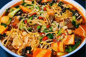 毛血旺的家常做法，步骤简单详细，食材丰富，麻辣鲜香，好吃下饭