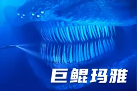 人类在深海发现千米巨鲲，科学家乘坐潜艇前去观察，巨鲲猛然苏醒
