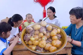 新鲜小土豆这样做，米饭多吃一碗，大人小孩爱吃