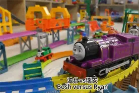 爸爸给托马斯小火车玩具家族搭建了环形轨道火车滑行平台视频封面