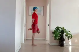 每天这样坚持“后踢腿”，大肚子没了，身体也通透顺畅了