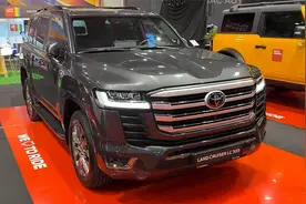 2024款丰田兰德酷路泽正式亮相！搭3.5T+V6+10AT，比路虎揽胜霸气