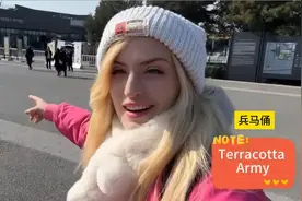 捷克女影星姿娜特种兵式游玩西安，外国网友一片赞美和赞叹声视频封面