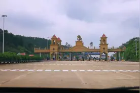 自驾游广西第十八天，南宁出发来到东兴视频封面