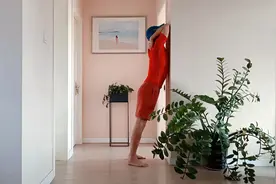 背部又厚又驼，试试这个动作，每天3分钟，初级开肩，挺拔后背