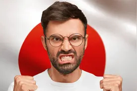 外国网友看日本总是扮演二战受害者后的反应，怒斥：罪有应得！视频封面
