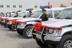 中国警车大换血，丰田大众直接淘汰，新警车更有大国风范