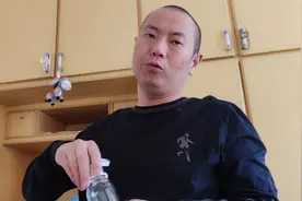 尿毒症夫妻在一起九年，每天形影不离，一天都没分开过！视频封面