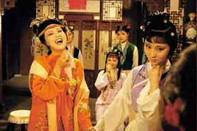 住在贾府的姑娘那么多，为何王熙凤却只对黛玉那么好呢？视频封面