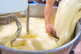 黄油是如何做出来的？探秘黄油工厂，看完终于知道为啥卖那么贵了