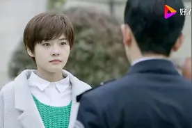 剧中：警察刚问女子怎么了，女子哭着抱住警察，儿警察不敢抱女子视频封面