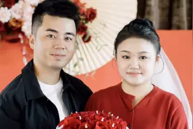 安徽姑娘陪丈夫抗白血病失败，带俩娃嫁初恋，前公公还给她送戒指视频封面