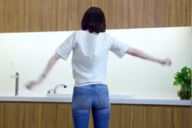 大明星杨幂牛仔裤也是一绝身材完美颜值一流