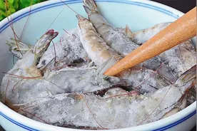 煮冷冻虾时，切记不要直接下锅，教你一招，虾肉不腥不柴营养美味
