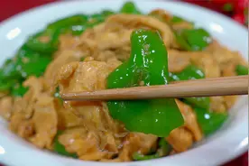 青椒炒鸡蛋好吃有诀窍，学会这个特色做法，味道真的不一般