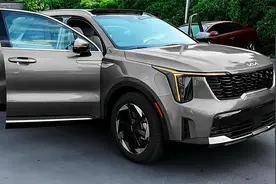 起亚终于憋不住了，全新索兰托重磅登场，18万起！配2.0T+8AT