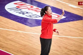 身高2.01米，体重270斤，郑薇万万没想到，女篮的秘密武器出现了视频封面