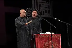 进歌厅就喊来俩，过十八的不要，谦哥：果盘啊！