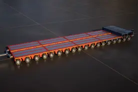 世界上最大的运输车，拥有288个车轮，运输一次货物600吨视频封面