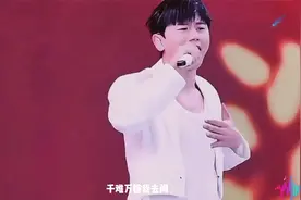 张杰《少年中国说》，“敢将日月再丈量，今朝唯我少年郎”