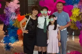 文章和马伊琍低调复合？一家四口高调秀合照，文章消瘦憔悴又显老视频封面