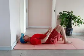 睡前一遍瘦腹操，坚持了一个月，小肚子没了，朋友都说又瘦了视频封面