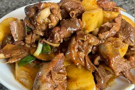 菠萝焖番鸭，酸甜入味，越吃越香，做法简单大人小孩都爱吃