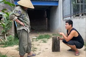 整整一天寻到雷击枣木，小伙1600原价格收购，橙色堪称完美视频封面