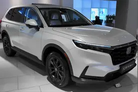 13.2万起售！车长近4.8米，配2.0升混动+四驱，2025款本田CRV亮相