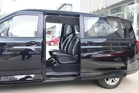 7万！五菱又一重磅MPV亮相，配航空座椅+双电门，七八九座都有视频封面