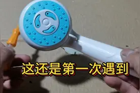 这样的淋浴花洒堵了怎么拆？今天第一次碰到，破解后才明白视频封面