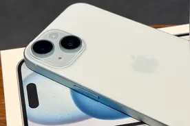 iPhone15蓝色开箱：这是比远峰蓝更美的蓝色！