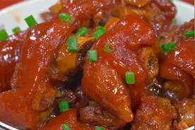 猪蹄要想好吃，不要乱加大料，教你做红烧猪蹄，软烂入味香味十足