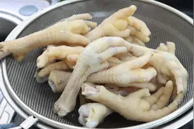 吃一次就让人爱上的客家焗鸡爪，做法这么简单，一个电饭锅就搞定