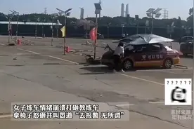 白车司机恶意别车，别停后抓着司机不放交警来了也不撒手