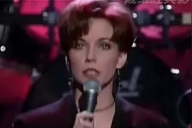 乡音协会奖、学院奖年度最佳女歌手《独立日》玛蒂娜·麦克布莱德