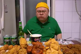 韩国胖叔MINO 沉浸式吃播 炸鸡配啤酒 太香了！视频封面
