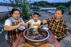 脆爽多汁的手剥笋，自己在家也能轻松做好，做法简单，香辣入味