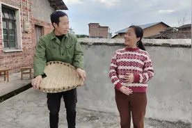 小姨子怀孕了，找姐夫借3000，不想姐夫的反应太逗了，真是人才！视频封面