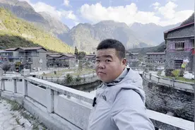 一个边境小镇，适合你长期居住的地方，海拔只有2000多