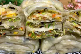 年夜饭主食吃什么？做一锅西葫芦卷，比包子简单好吃，真解馋