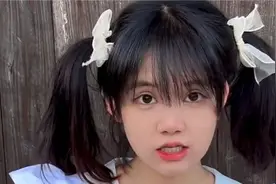 盘点平时拧不开瓶盖的女生，徒手掰开一个苹果，力气堪比大力士